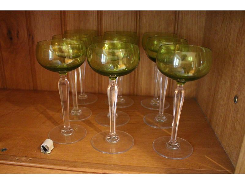 NEUFS COUPES à champagne en cristal vert...