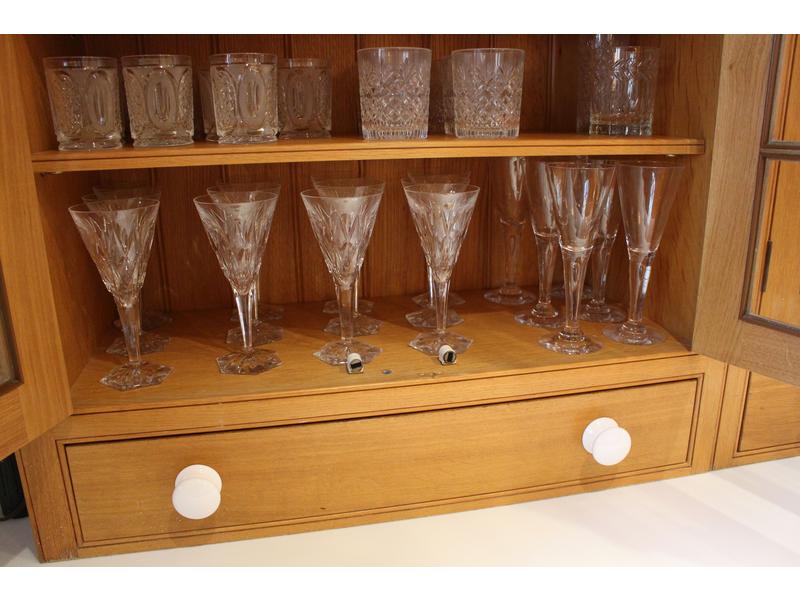DOUZE VERRES en cristal taillé en pointes...
