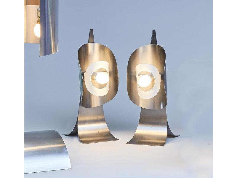 PAIRE DE LAMPES basses en aluminium.