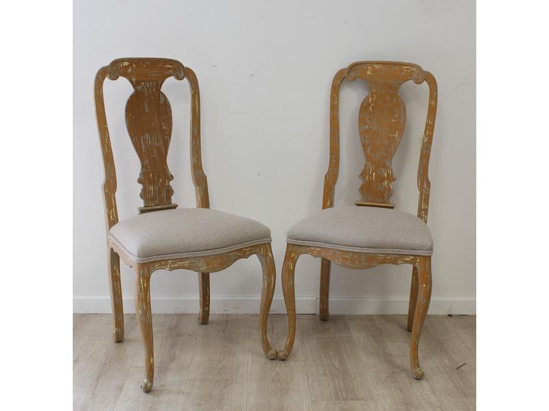 PAIRE DE CHAISES à dossier ajouré à bandeau...