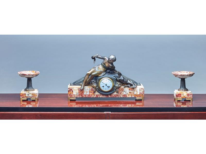 GARNITURE DE CHEMINEE en régule et marbres...