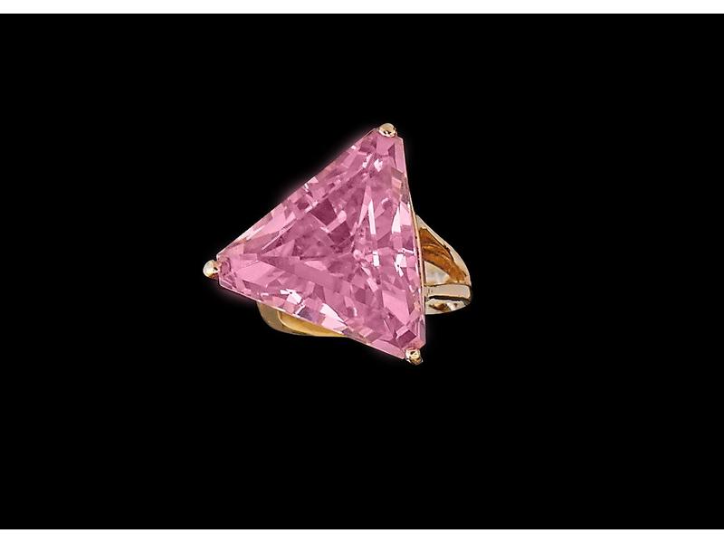 BAGUE en métal doré serti d'une pierre rose...