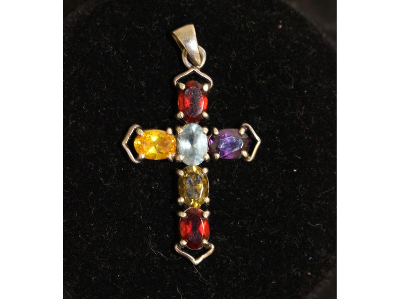 PENDENTIF croix en argent (750) sertie de...