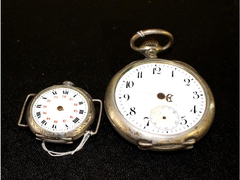 MONTRE DE POCHE en argent émaillé blanc.