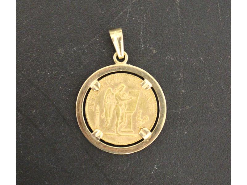 PENDENTIF en or (750) serti d'une pièce de...