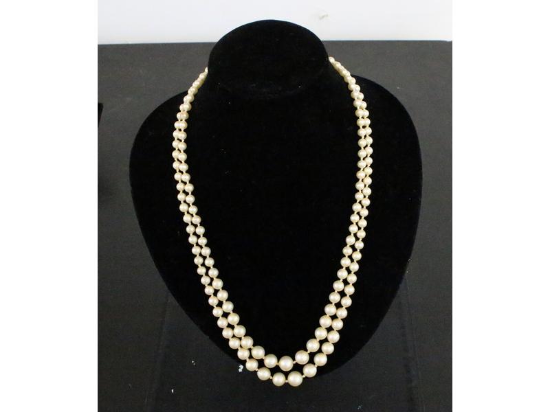 SAUTOIR en perles fantaisie double rangs,...