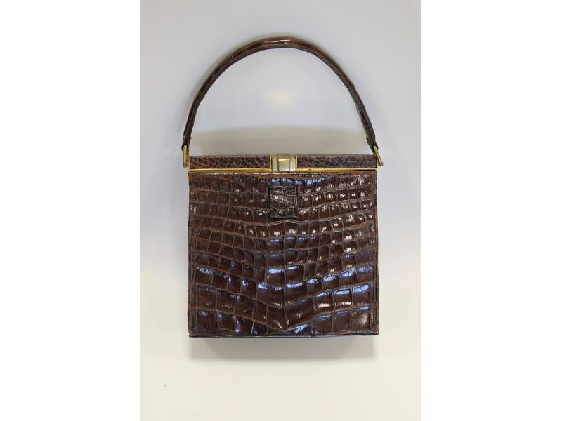 SAC en alligator carré à une anse en cuir...