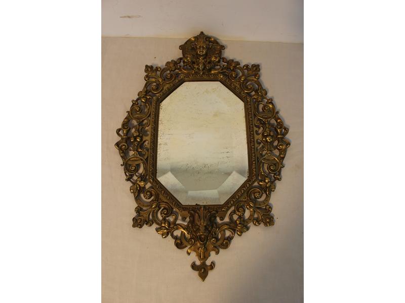 PETIT MIROIR octogonal dans un cadre en bronze...