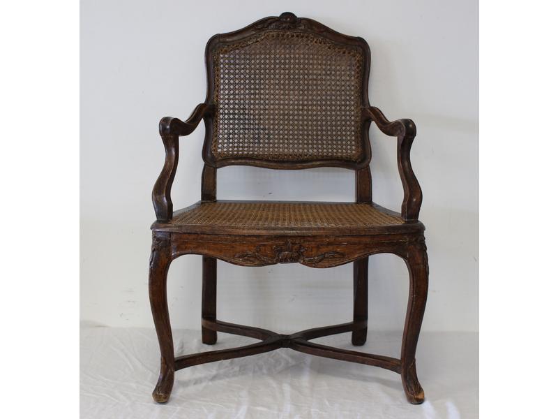 FAUTEUIL à dossier plat en hêtre mouluré...