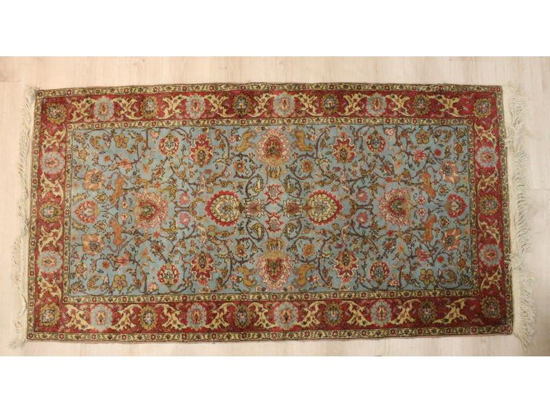 TAPIS rectangulaire en laine à décor de rinceaux,...