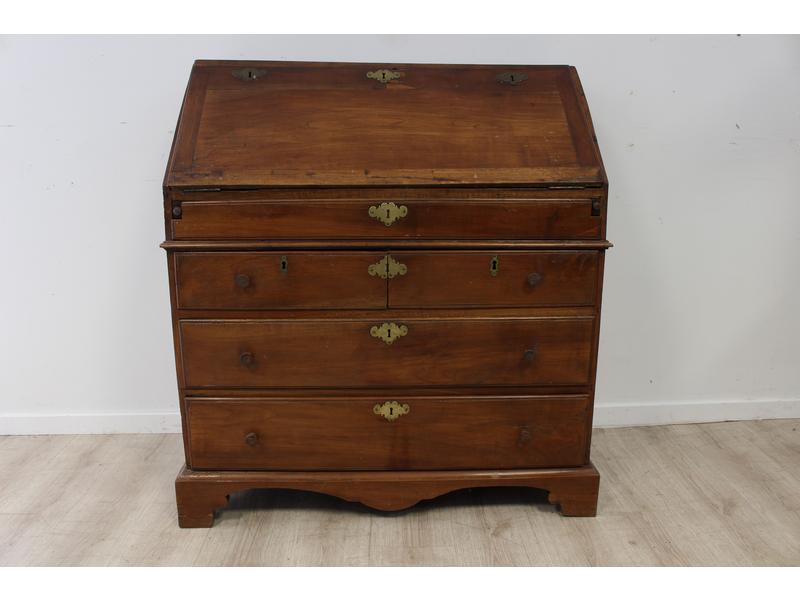 BUREAU DE PENTE en noyer et chêne, ouvrant...