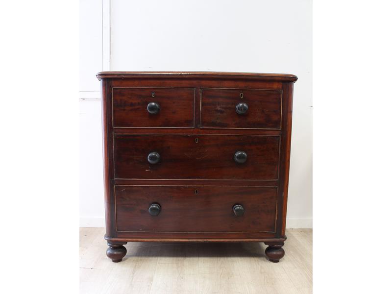 COMMODE rectangulaire en acajou et placage...