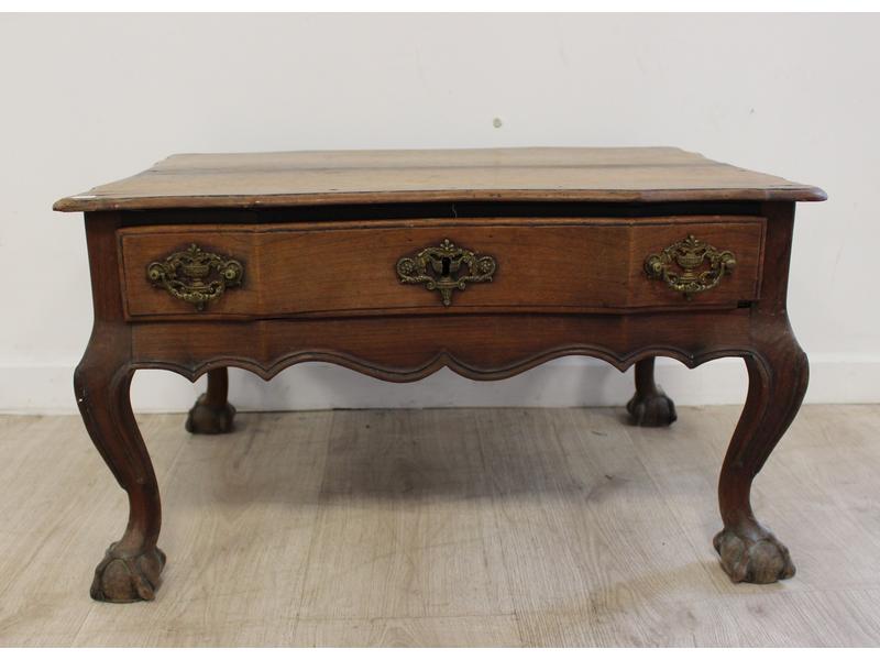 PETITE TABLE BASSE de forme chantournée en...