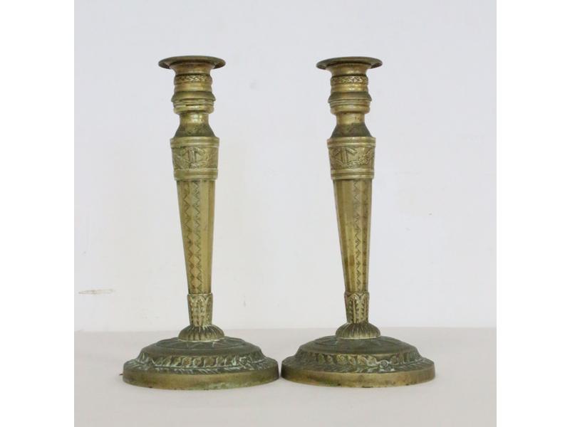 PAIRE DE FLAMBEAUX en bronze de forme balustre...