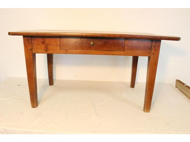 PETITE TABLE rectangulaire en merisier, ouvrant...