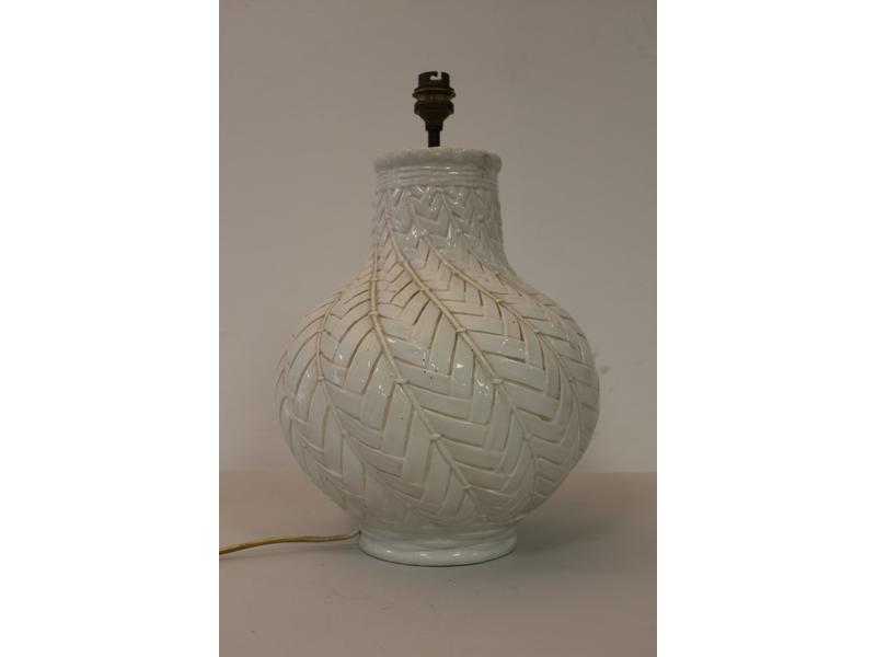 LAMPE en céramique blanche de forme balustre...