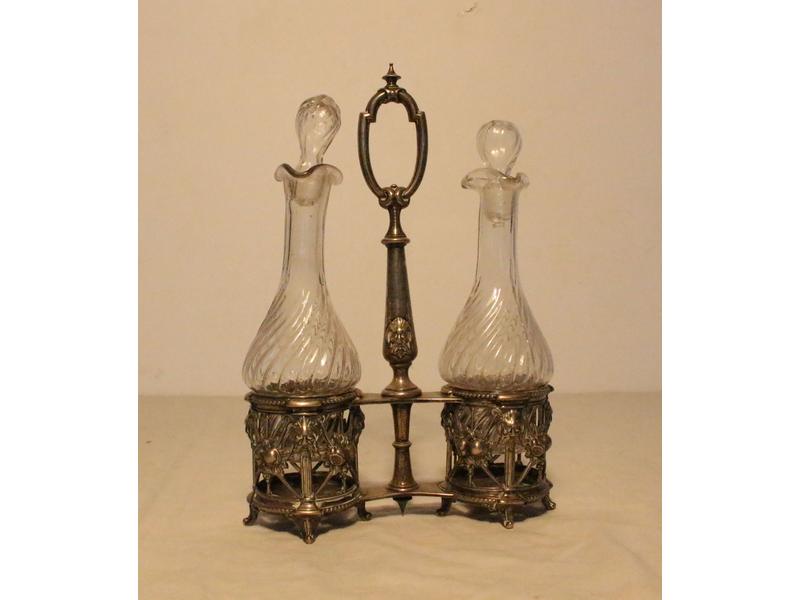 HUILIER-VINAIGRIER en argent (800) à décor...