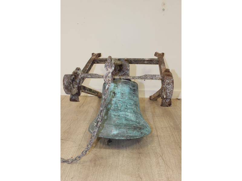 CLOCHE en bronze datée 1894 et marquée CF,...