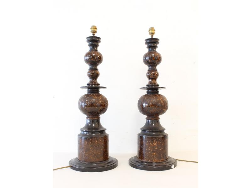 PAIRE DE LAMPES en bois tourné façon mar...
