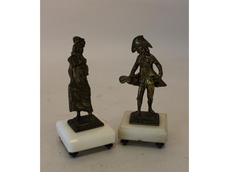 PAIRE DE PETITES SCULPTURES en bronze doré...