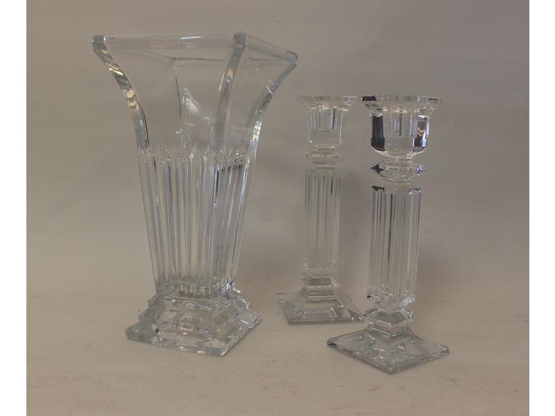 PAIRE DE FLAMBEAUX ET VASE tulipe de section...