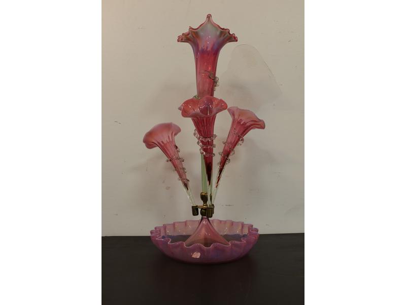 VASE en verre soufflé teinté rose à quatre...