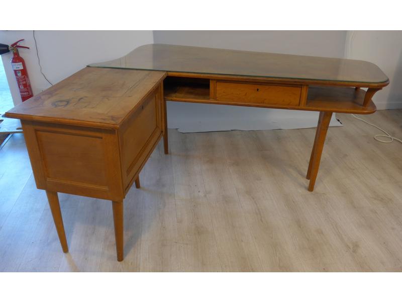 BUREAU D'ANGLE en chêne ouvrant par un tiroir...