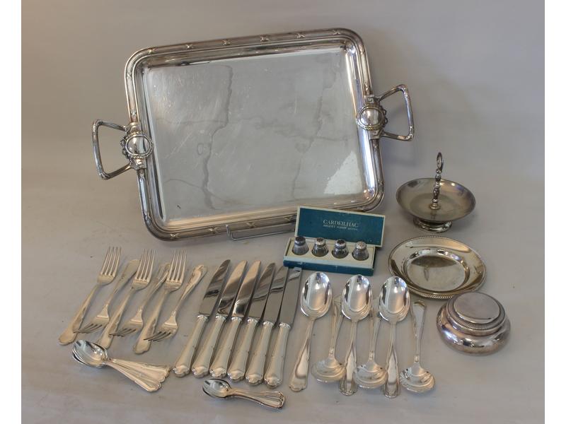 LOT DE METAL ARGENTE comprenant un plateau...