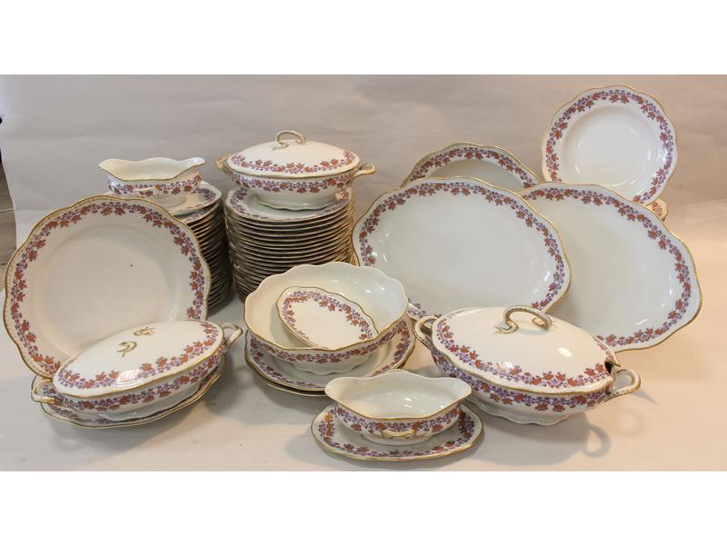 SEVICE DE TABLE en porcelaine émaillée à...