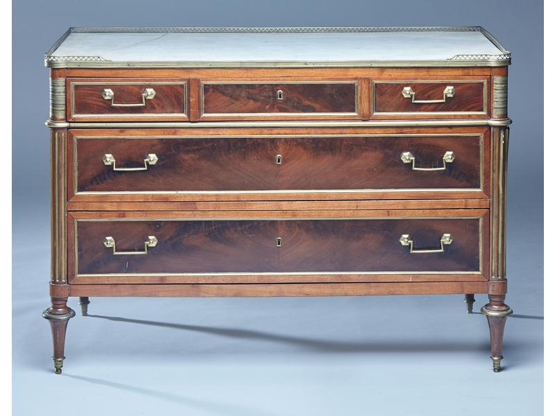 COMMODE rectangulaire en acajou et placage...