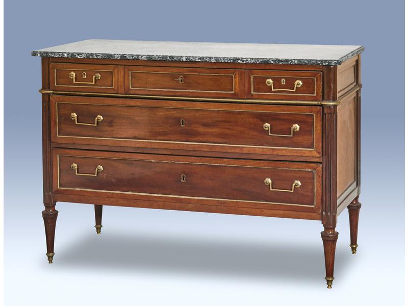 COMMODE rectangulaire en acajou et placage...