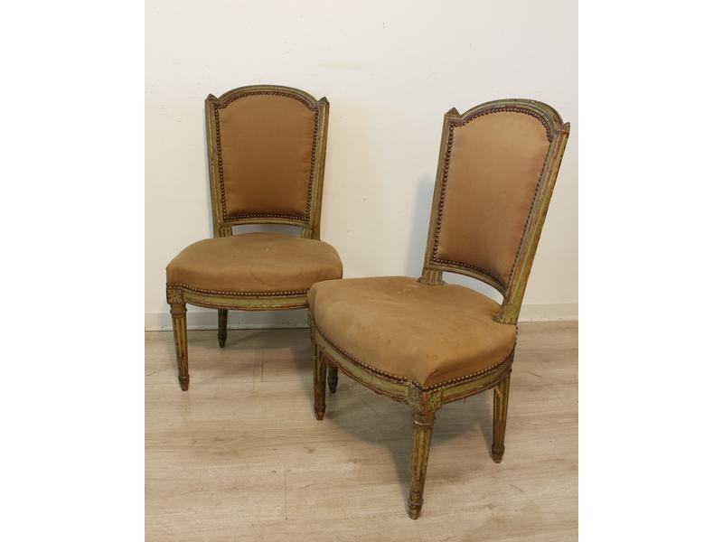 PAIRE DE CHAISES à dossier cabriolet en chapeau...