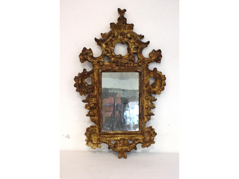 MIROIR rectangulaire dans un cadre en bois...
