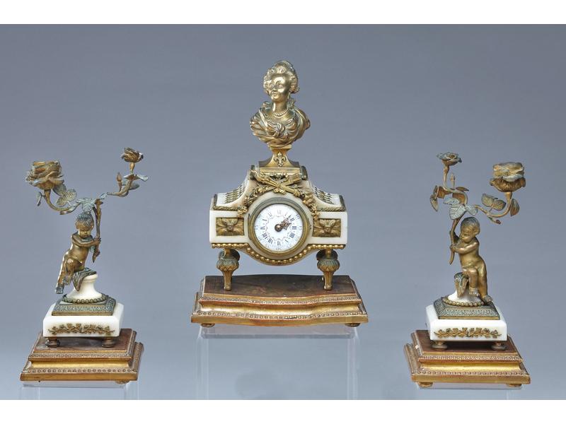 GARNITURE DE CHEMINEE en bronze et marbre...