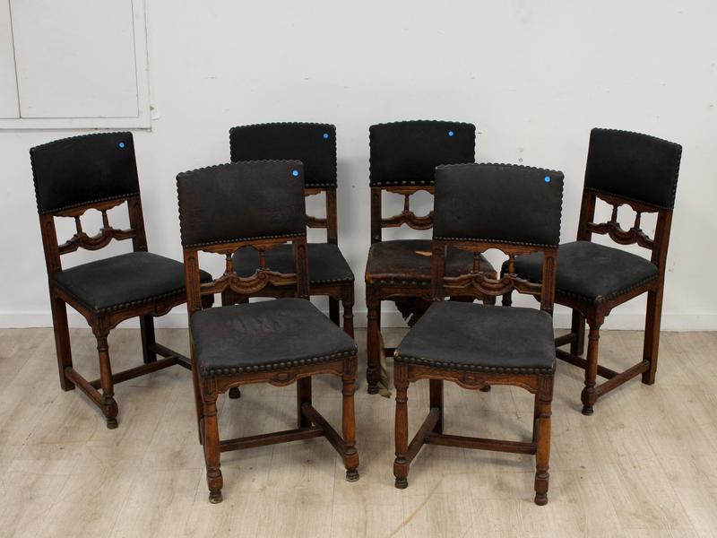 SUITE DE SIX CHAISES à dossier plat ajouré...