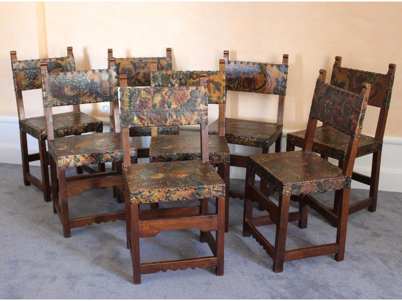 SUITE DE SIX CHAISES en chêne garnies sur...