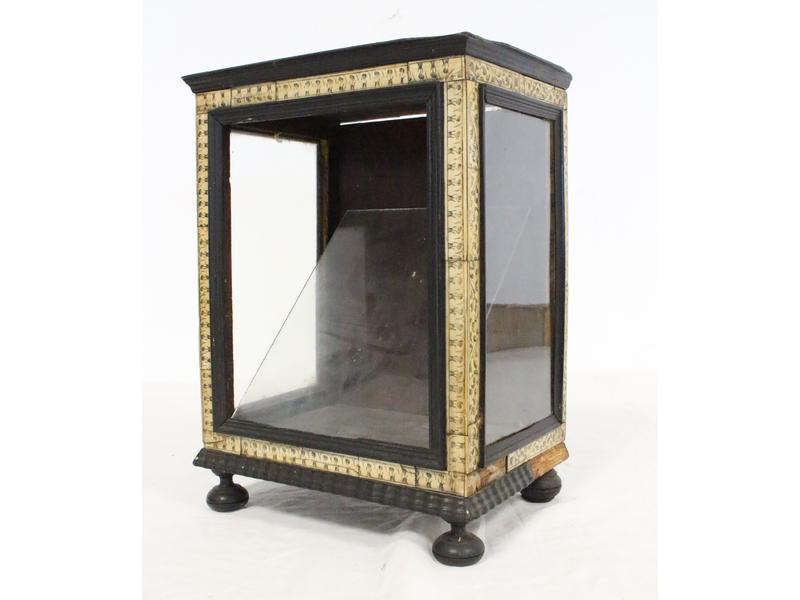 PETITE VITRINE rectangulaire en bois noirci...