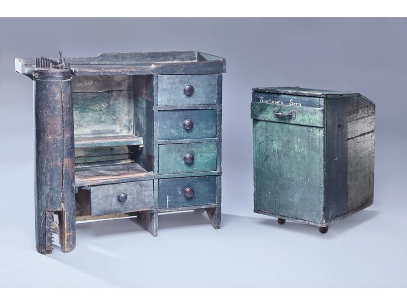 MEUBLE D'ATELIER en bois laqué vert ouvrant...