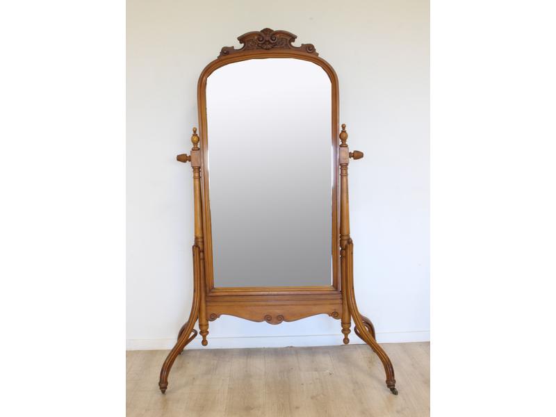 MIROIR PSYCHE en hêtre sculpté.