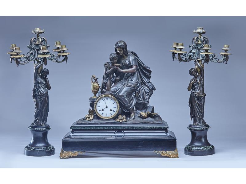 GRANDE GARNITURE DE CHEMINEE en bronze, marbre...