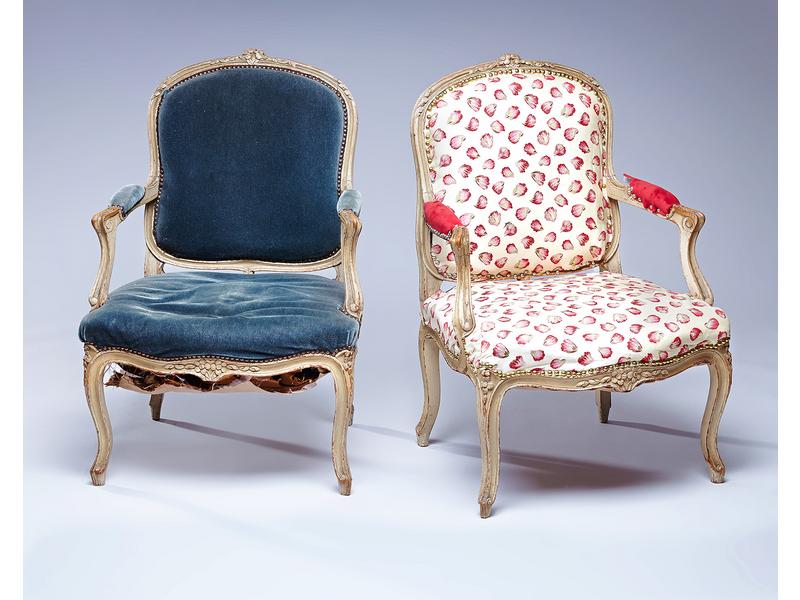 PAIRE DE FAUTEUILS A DOSSIER à la reine en...