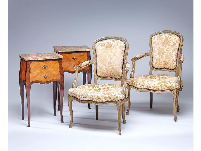 PAIRE DE TABLES DE CHEVETS en placage de...