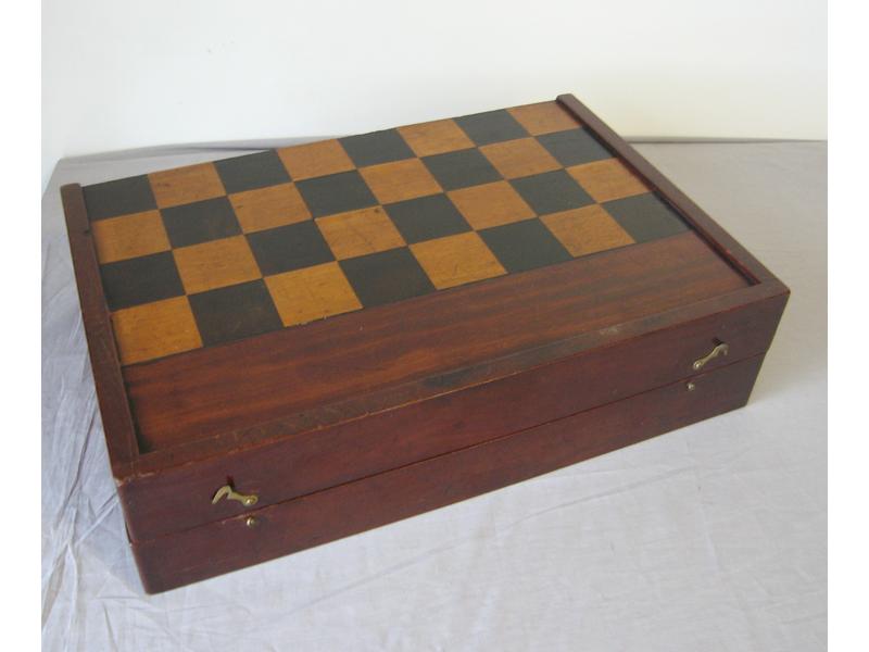 BOÎTE A JEUX de BACKGAMMON et de dames, en...