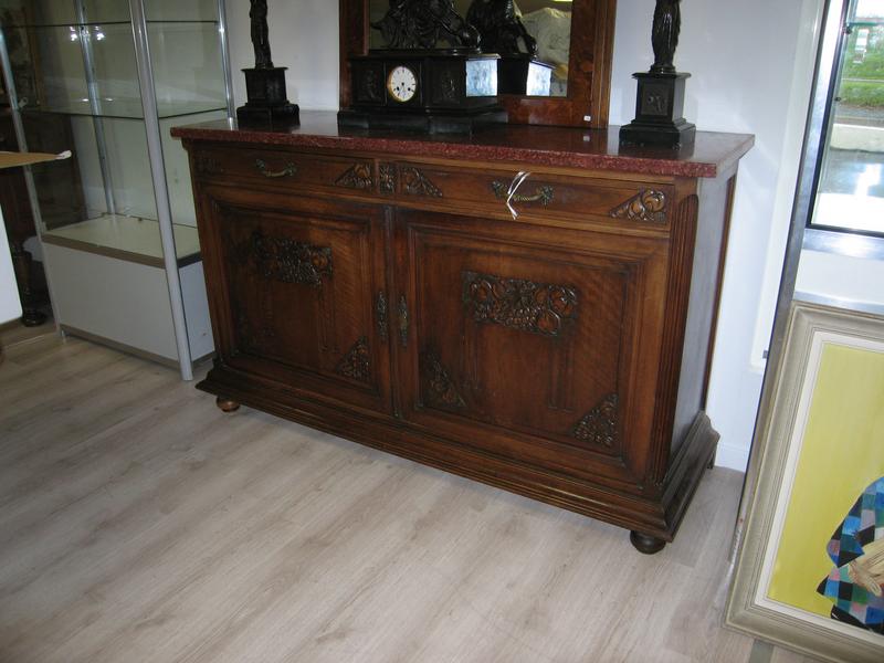 BUFFET rectangulaire  en noyer à deux tiroirs...