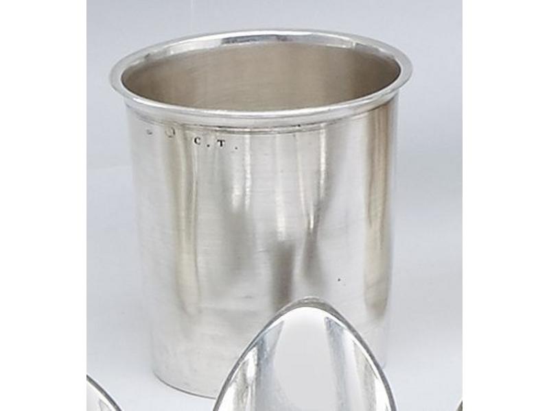 TIMBALE en argent uni, chiffrée 43.