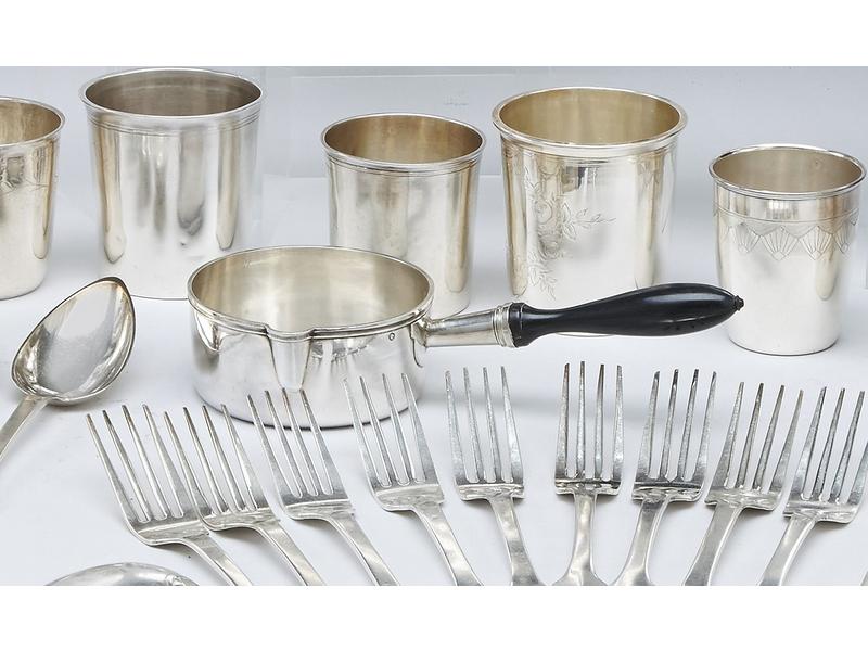 CASSOLETTE en argent uni, manche en bois...