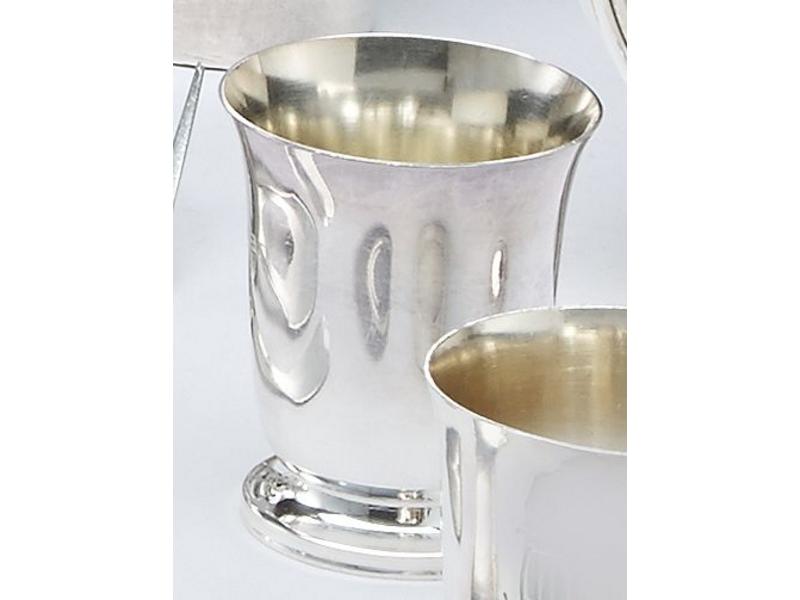 TIMBALE en argent uni de forme tulipe, gravée...