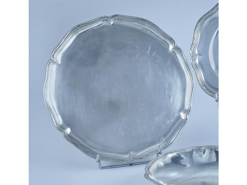 PLAT présentoir en argent de forme ronde,...