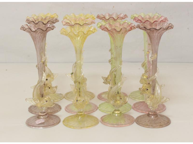 DOUZE SOLIFLORES en verre souflé mauve et...