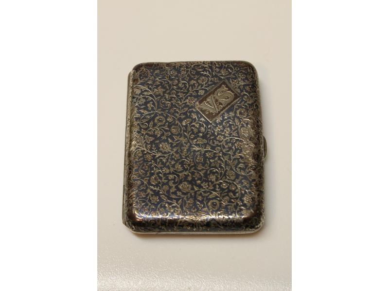 BOÎTE rectangulaire en argent à décor de...